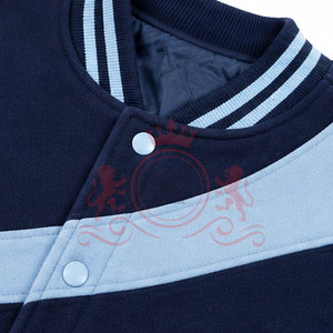 Chaqueta Letterman Azul Cielo de Último Diseño con Mangas en Contraste, Material Premium, Estilo Casual Urbano - Product Image 6
