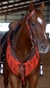 El juego de tachuelas de caballo de fuego de cuero genuino con flecos rojos incluye sillines de placa de pecho de cabeza caballo occidental de temporada - Product Image 2