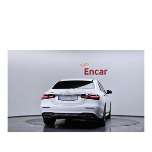 Mercedes-Benz Clase E E220d 4MATIC AMG Line 2023, 46,573 km, Diésel, Automático, Asientos de Cuero, Cámara Trasera, Volante a la Izquierda - Product Image 4
