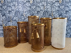 Soporte decorativo dorado con diseño de lazo para colgar esterillas de yoga y sombrillas, ayuda a que las sombrillas mojadas se secan adecuadamente. - Product Image 2