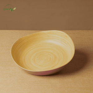 Saladier en bambou artisanal avec une forme ondulée sculpturale pour la vaisselle moderne et la décoration intérieure de luxe - Product Image 1
