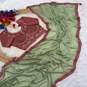 Sari en soie pure VASTRA COTTAGE, doux et froissé, avec bordure en dentelle fantaisie faite main, et chemisier en soie satinée pure avec broderies lourdes. - Product Image 3