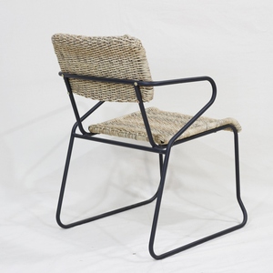 Chaise d'intérieur/extérieur en fer au design moderne - Siège de bistrot durable, léger et minimaliste - Product Image 6