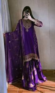 Nuevo Conjunto de Salwar Kameez Moderno de Diseñador con Diseños en Relieve de Satén de Secado Rápido para Bodas - Product Image 2