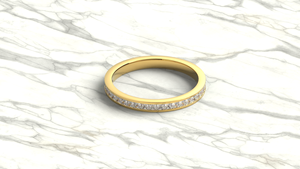 Anillo de Boda Apilable de Lujo para Mujer con Diamante de Corte Princesa en Oro de 18K, Banda de Borde Cuchilla, Micro Pavé y Laterales Biselados con Incrustaciones - Product Image 3