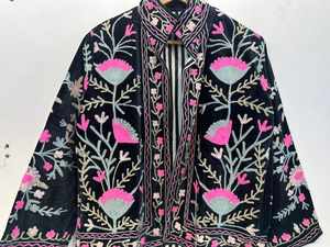 Chaqueta de terciopelo bordada estilo boho suzani, transpirable, suave, para invierno, con símbolos de paz Yin Yang, regalo para ella - Product Image 2