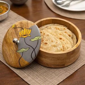 Boîte en bois avec couvercle décoré de fleurs, boîte à chapati artisanale, récipient de rangement pour roti, pour garder le pain plat au chaud, ustensiles de cuisine - Product Image 4