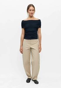 Haut court femme grande taille à épaules dénudées, manches chauve-souris, épaules tombantes, couleur unie, style streetwear d'été, personnalisable avec votre logo, forte demande, impact élevé - Product Image 1