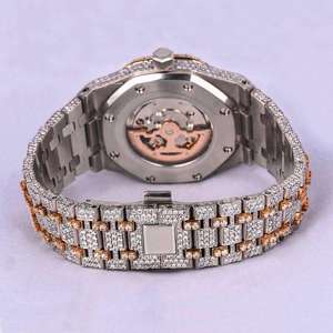 Montre-bracelet de luxe avec diamants Moissanite étincelants taille brillant, design carré tendance, bracelet en cuir et acier inoxydable, verre personnalisé - Product Image 3