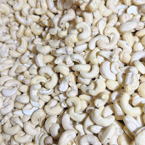 เม็ดมะม่วงหิมพานต์จากโรงงานที่เชื่อถือได้ SANTIGO Nuts Kernels Cashew Nuts Kaju Badam รับผลิตแบบ OEM, ODM พร้อมบรรจุภัณฑ์ - Product Image 1