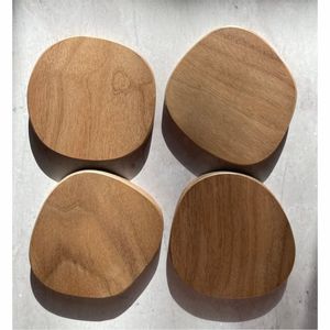 Juego de Posavasos Hechos a Mano de Madera de Nogal con Incrustaciones de Latón |   Posavasos Geométricos de Lujo |   Posavasos Cuadrados Decorativos de Madera para Regalos - Product Image 6