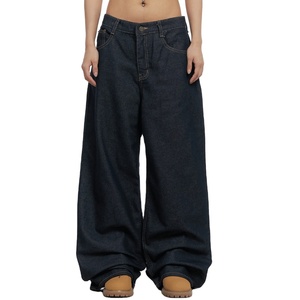 Pantalons amples pour femmes, conçus avec un tissu doux offrant confort, liberté de mouvement et un attrait de la mode moderne et oversize. - Product Image 1