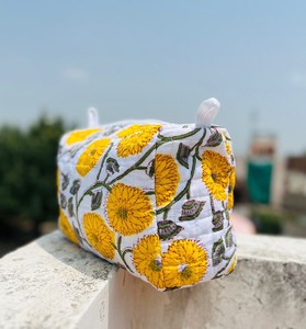 Trousse de Toilette Légère en Coton pour Femme avec Fermeture Éclair, Imprimé Floral Fait Main, Boîte à Maquillage et Pochettes Polyvalentes - Product Image 3