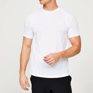 Camiseta Deportiva de Compresión para Hombre, Fabricada a Medida por OEM, de Nailon y Elastano, Ligera, Ajustada, para Entrenamiento y Gimnasio - Product Image 3