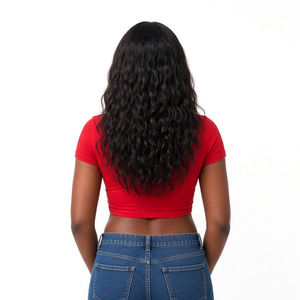 Camiseta Corta Roja PDK para Mujer, Logotipo Griego Bordado en Dorado, Detalle de Perlas 1923, Cuello Redondo, Manga Corta, Estilo Casual - Product Image 6