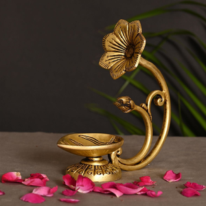 Lámpara decorativa de latón con diseño del Dios Ganesha, soporte para lámpara de aceite Akhand Diya para templo, disponible a precios de mayorista. - Product Image 4