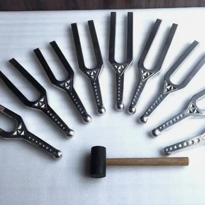 Fourche à accordoir Big Om 440 Hz toute neuve, pour équipement de guérison et de méditation hospitalière… - Product Image 1