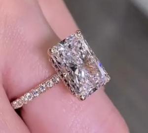 Anillo de corte radiante de plata esterlina moissanita hermoso anillo de compromiso personalizado y otras joyas de diamantes - Product Image 2