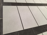 Carreaux de pierre en marbre de calcaire beige français brossé sablé, pierre naturelle pour villa moderne