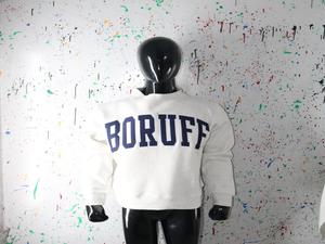 Sweat-shirt à col montant BORUFF WHITE 100% bleu marine avec broderie appliquée, col large, URBAN PRODUCTIONS - Product Image 4