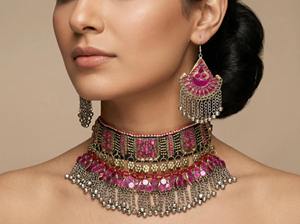 Boucles d'oreilles afghanes Kuchi ornées de miroirs, avec cabochons en verre rouge vif, détails complexes en fil torsadé et argent superposé - Product Image 4