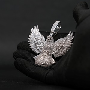 Colgante de Plata de Ley 925 con Incrustaciones de Diamantes Moissanite y Baño de Oro, Diseño de Bolsa de Dinero y Halcón/Águila, Estilo Hip Hop para Hombre y Mujer - Product Image 3