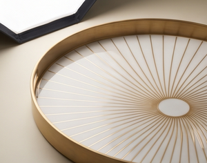 Plateau de service moderne rond en métal émaillé blanc avec poignées découpées motif soleil doré, décoratif pour table basse, plateau de vanité, cadeau - Product Image 4