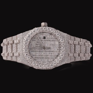 Reloj de Hombre con Caja Redonda de Diseño Único, Completamente Adornado con Diamantes Moissanite, Oro Blanco, Acero Inoxidable, Fecha Automática - Product Image 1