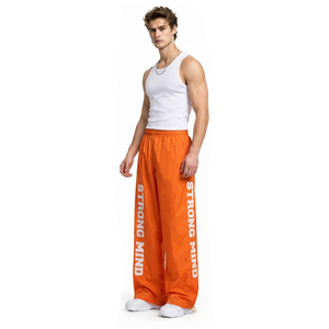 Pantalon coupe-vent imprimé à jambe large pour homme, léger, style streetwear, idéal pour la randonnée et la pluie - Product Image 4