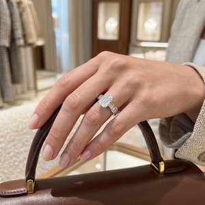 Anillo de Compromiso Minimalista de Oro Sólido de 14K para Mujer con Diamante Sintético Cultivado en Laboratorio, Corte Brillante Redondo, Certificado IGI, Moderno - Product Image 3