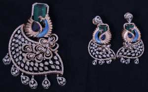 จี้เพชรรูปนกยูงทองคำ 9K โรสโกลด์ 7.14 กะรัต เพชรธรรมชาติ รับรองโดย IGI สี IJ ความสะอาดระดับ SI เคลือบโรเดียม สร้อยคอคลาสสิก - Product Image 6