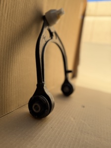 Venta al por Mayor de Piezas de Automoción: Herramientas de Aluminio para Control Superior de Dirección de Minifiguras - Product Image 3