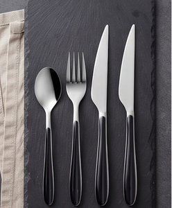 Ensemble de couverts en acier inoxydable, design minimaliste, finition miroir haute brillance, compatible lave-vaisselle, manche noir, pour la table de mariage - Product Image 5