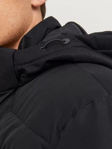 Manteau d'hiver pour homme en laine écologique à col en V et capuche, avec rembourrage en duvet de canard gris, fermeture éclair et boutons – Vente en gros, produit phare - Product Image 5