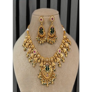 Ensemble collier et boucles d'oreilles tendance en alliage plaqué or avec zircon et perles d'imitation pour femme, bijoux de mariage, style vintage géométrique - Product Image 1