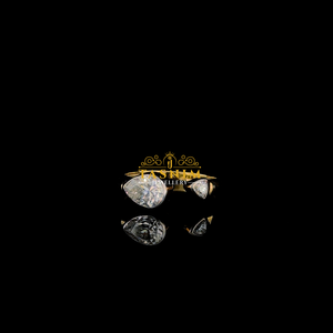 Bague de fiançailles pour femme Tasnim, plaquée or 18 carats, avec moissanite VVS taille poire, sertie à griffes, style classique, bande de diamants - Product Image 2