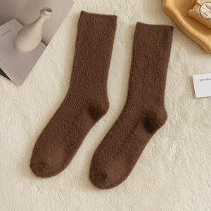 Chaussettes de nuit douces et confortables en cachemire de haute qualité pour femmes, avec revers tricotés épais et chauds pour l'hiver, pour adultes, personnalisables avec votre marque. - Product Image 6