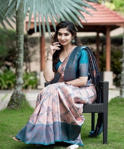 Traditional Indian Silk Saree With Blue Border And Floral Pattern For Wedding Wear Women's <b>Floor</b>-Length Sari - Product Image 5