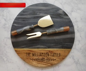 Juego de Tabla de Quesos Artesanal de Mármol y Madera de Acacia con Cuchillos de Queso de Acero Inoxidable Dorado, Plato Redondo Premium para Charcutería - Product Image 2