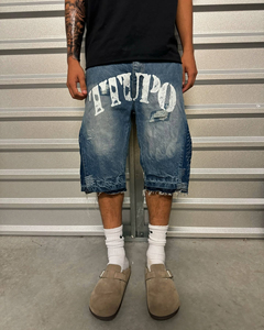 Shorts en jean déchirés à taille haute pour homme, style streetwear décontracté d'été, avec impression sérigraphiée et délavage acide, motif graphique vintage - Product Image 1