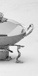 Calentador de Comida Redondo de Acero Inoxidable con Acabado Martillado Plateado de Lujo y Tapa con Motivo de Frutas para Bodas y Catering en el Medio Oriente - Product Image 3