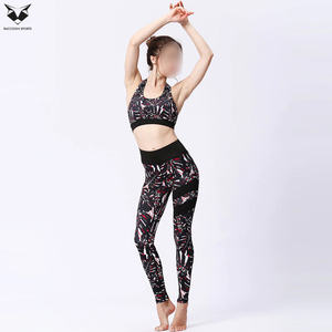 Customized Logo Print High Quality Different Color Unique Design Product Comfortable Fitness Breathable Solid Sports Bras - Product Image 5