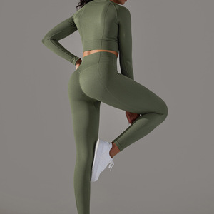 Ensemble de yoga 2 pièces côtelé sans couture pour femme, haut court à manches longues taille haute, coupe ajustée, pour course en extérieur, fitness, entraînement et gym - Product Image 2