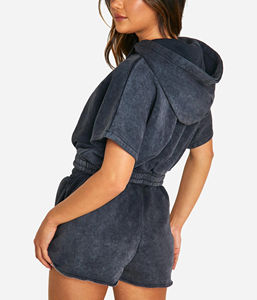 Conjunto de Dos Piezas de Sudadera Corta y Pantalones Cortos con Logotipo Personalizado para Mujer, Estilo Lavado Ácido, Ropa Informal, Ropa Urbana - Product Image 2