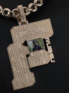 จี้ตัวอักษรแบบกำหนดเองประดับเพชรเต็มตัว |   เงินแท้ 925 |   เพชรโมอิสซาไนต์ VVS |   จี้ห้อยคอฮิปฮอปแบบอักษรย่อ |   ผู้ผลิตเครื่องประดับแบบ OEM | - Product Image 4