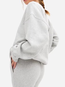 เสื้อสเวตเชิ้ตโอเวอร์ไซส์ผ้าฟลีซเนื้อนุ่มแบบสวมคอ ทรงหลวมไหล่ตก สไตล์สตรีทแวร์สำหรับผู้หญิง รุ่นใหม่ล่าสุด ขายส่ง - Product Image 3