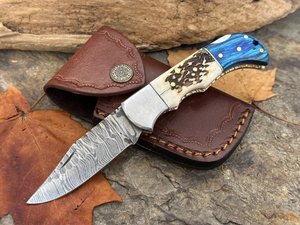 Couteau pliant artisanal en acier Damas de haute qualité, manche en bois et en bois de cerf, étui en cuir, couteaux de chasse professionnels haut de gamme - Product Image 1