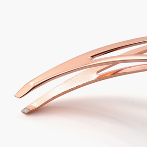Pinzas Profesionales Inclinadas de Acero Inoxidable para Volumen de Pestañas y Diseño de Cejas con Calidad de Salón a un Precio Razonable - Product Image 6