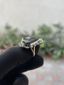 Bague de fiançailles et de mariage fantaisie en argent sterling 925 avec séraphinite verte naturelle taille poire, sertie clos, faite à la main - Product Image 4