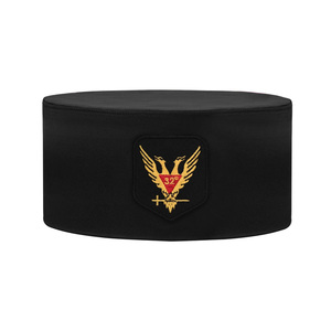 Gorra de la Corona del Rito Escocés de 32.º Grado, Negra de Rayón con Alas Levantadas, Roja y Dorada, con Parche Bordado de Águila Dorada en Tela Negra, Ceremonial - Product Image 1